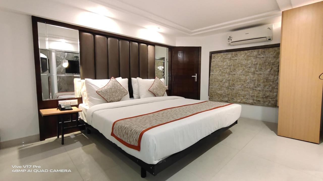 Hotel Supreme - Cuffe Parade Mumbai Exterior photo