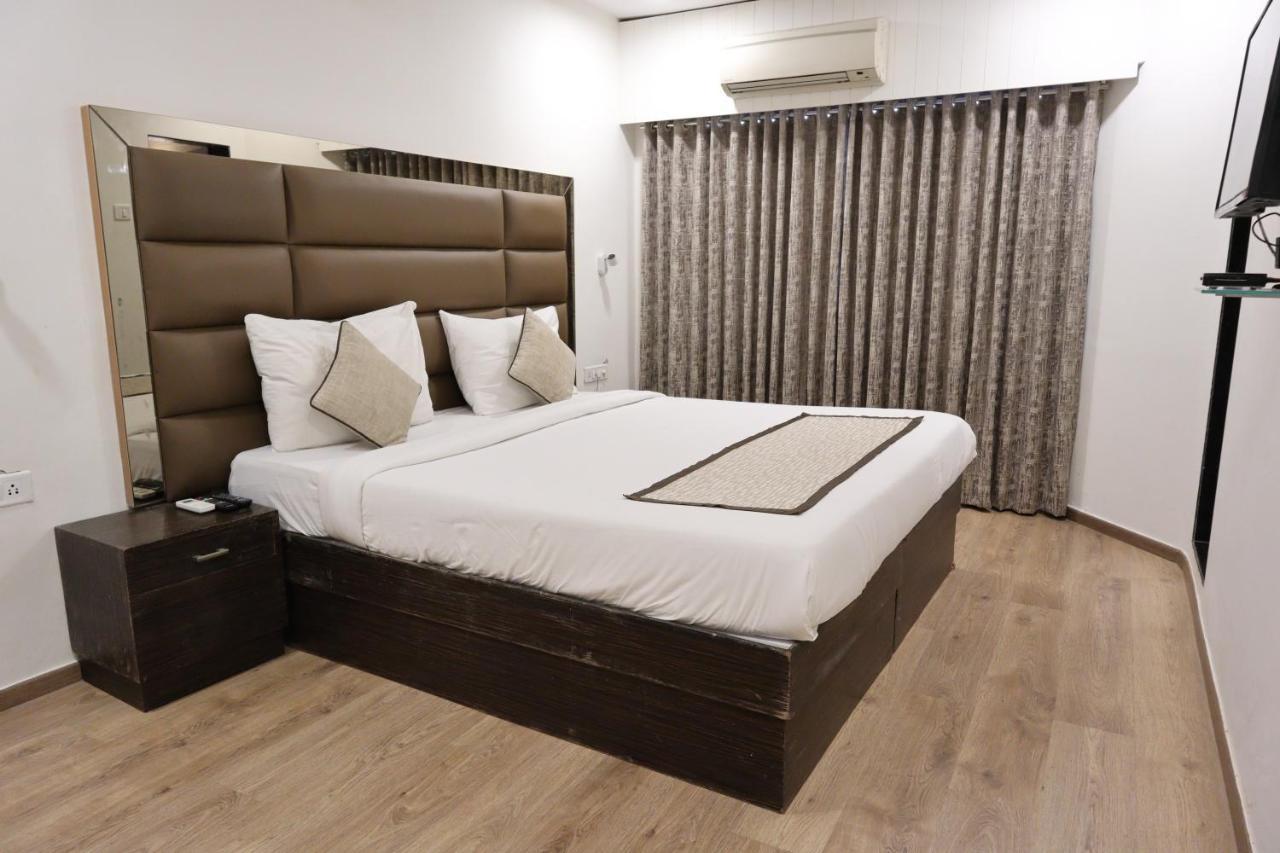 Hotel Supreme - Cuffe Parade Mumbai Exterior photo