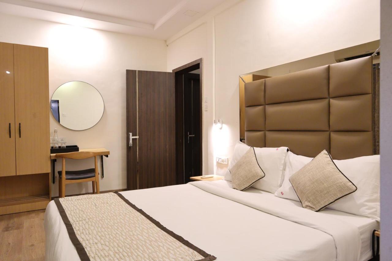 Hotel Supreme - Cuffe Parade Mumbai Exterior photo