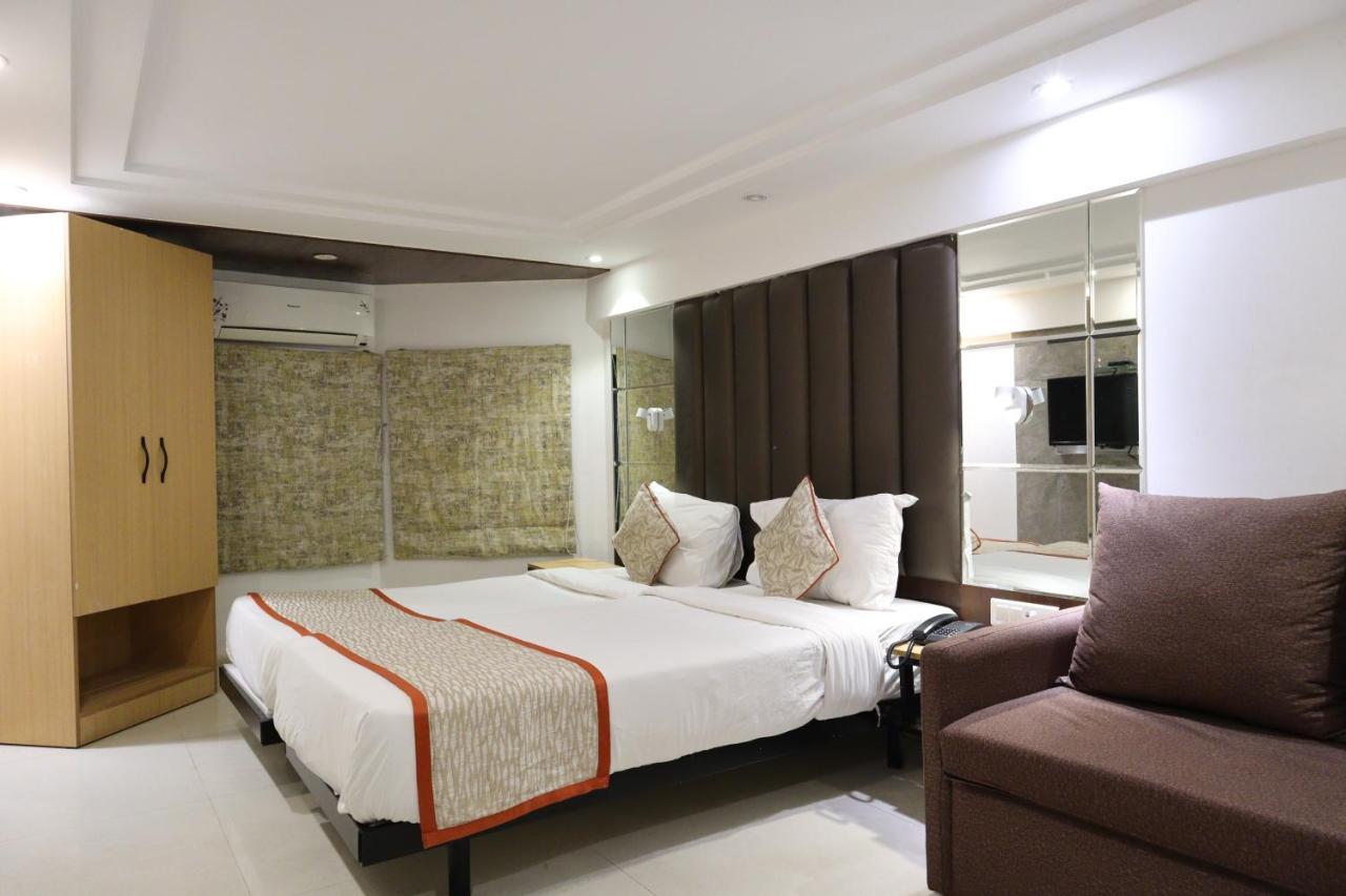 Hotel Supreme - Cuffe Parade Mumbai Exterior photo