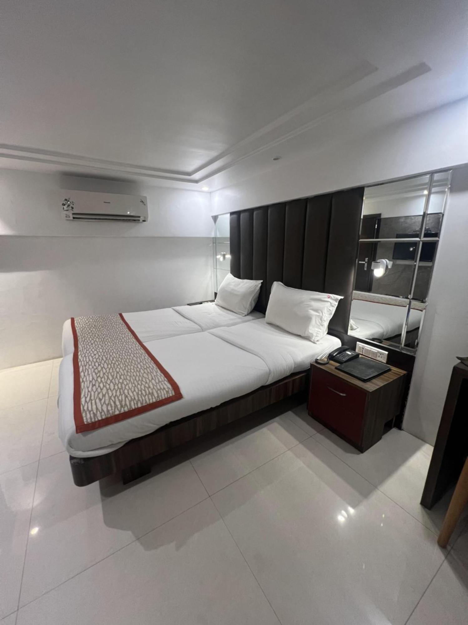 Hotel Supreme - Cuffe Parade Mumbai Exterior photo