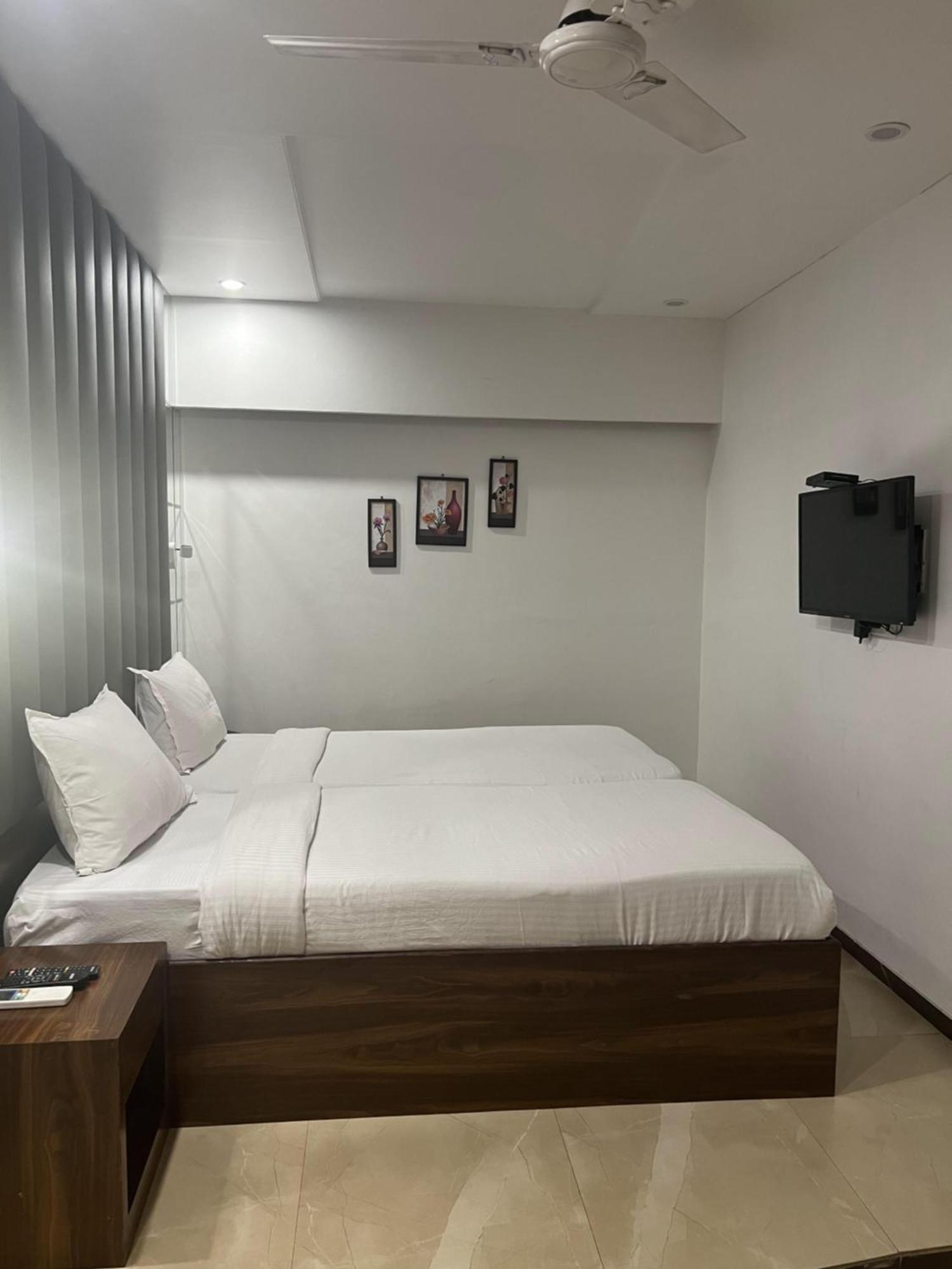 Hotel Supreme - Cuffe Parade Mumbai Exterior photo