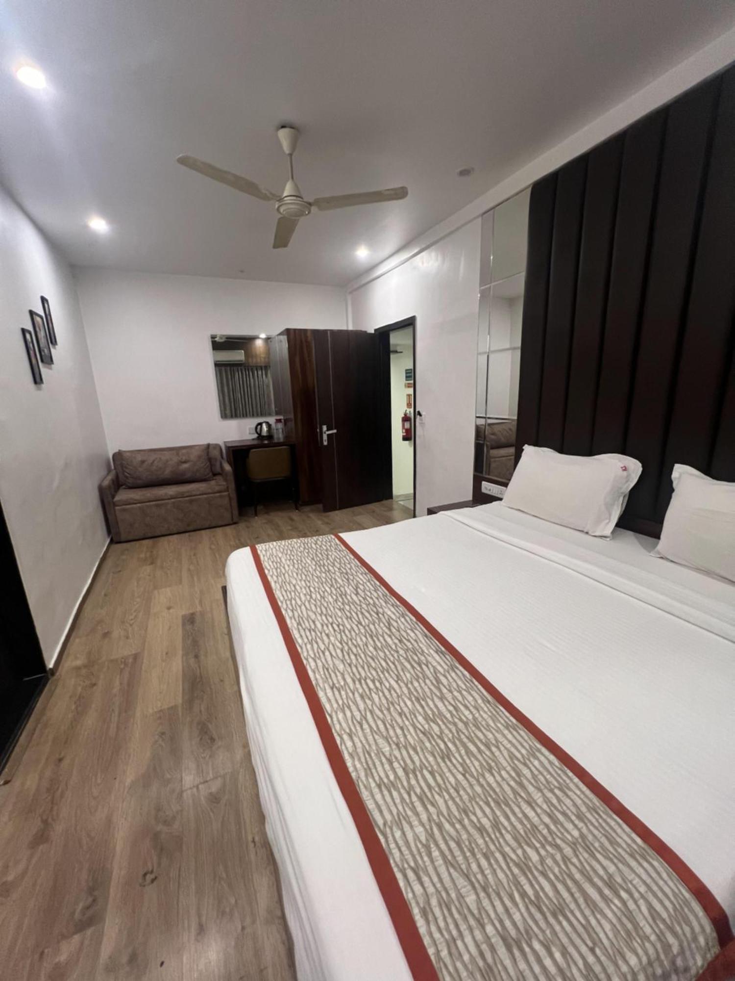 Hotel Supreme - Cuffe Parade Mumbai Exterior photo