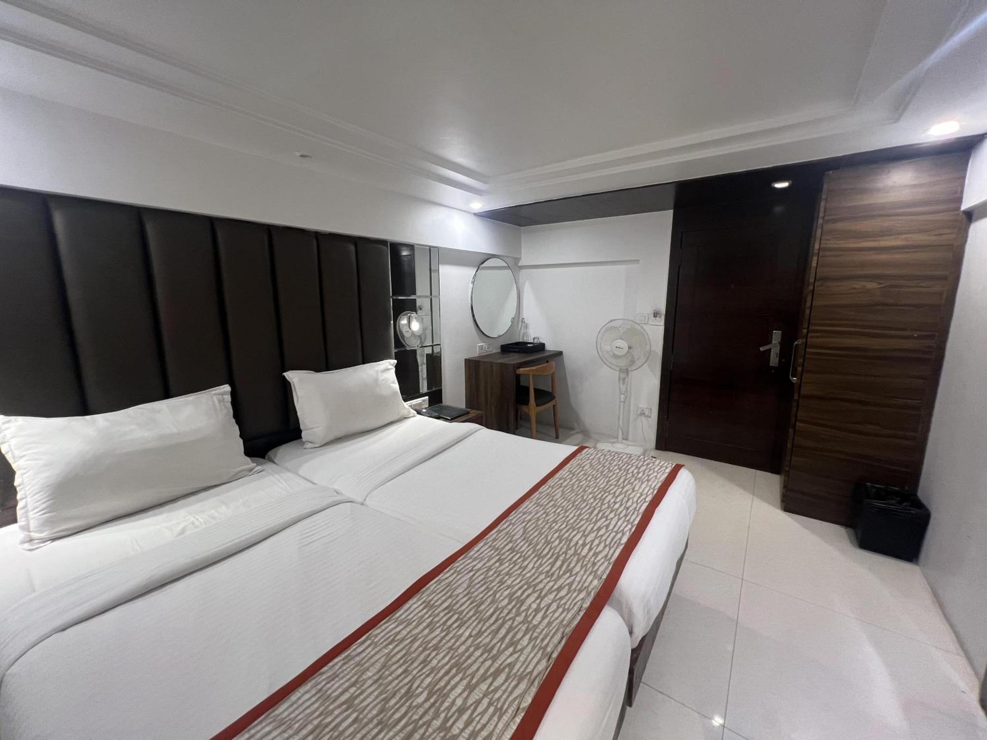 Hotel Supreme - Cuffe Parade Mumbai Exterior photo