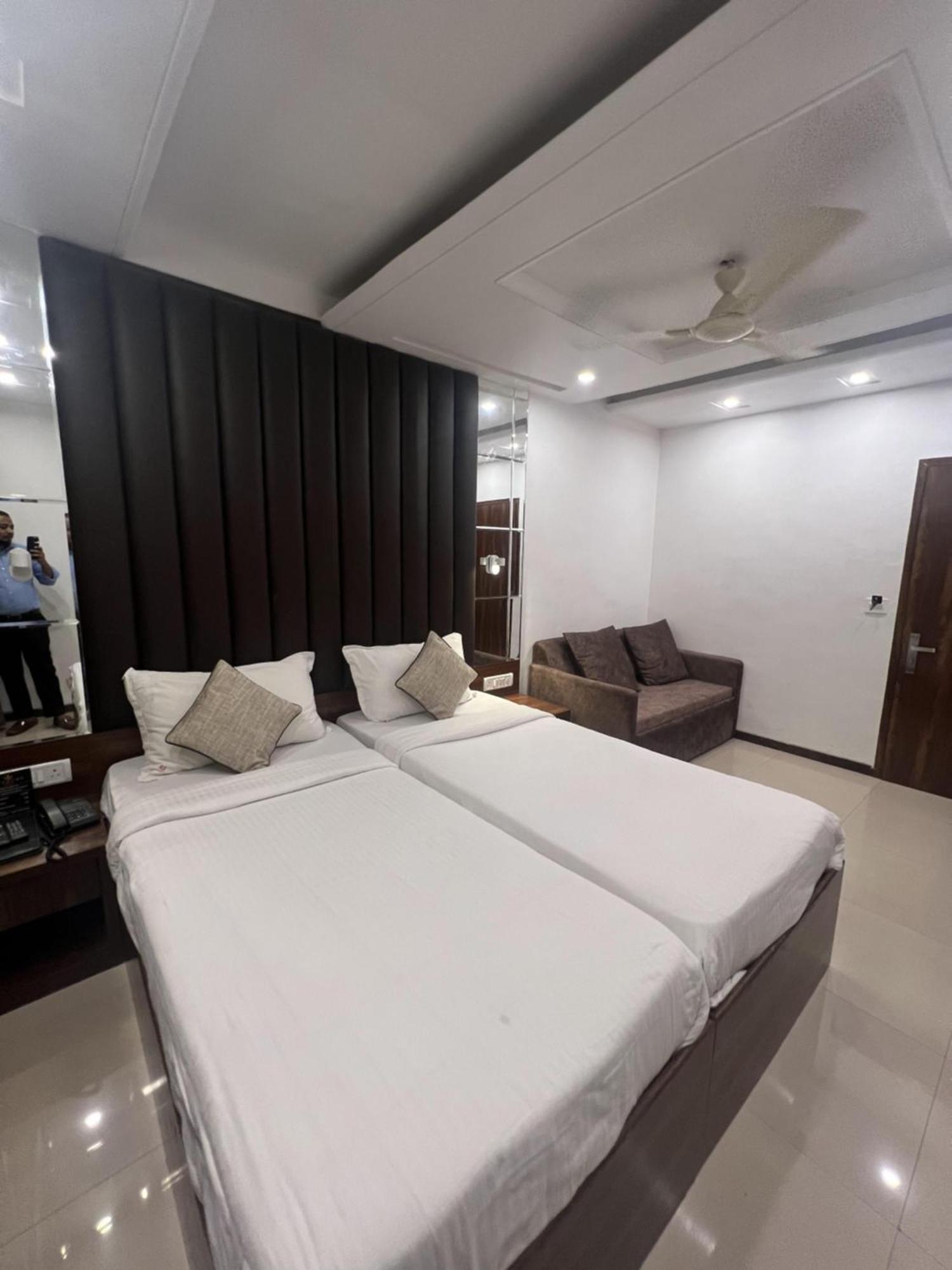 Hotel Supreme - Cuffe Parade Mumbai Exterior photo