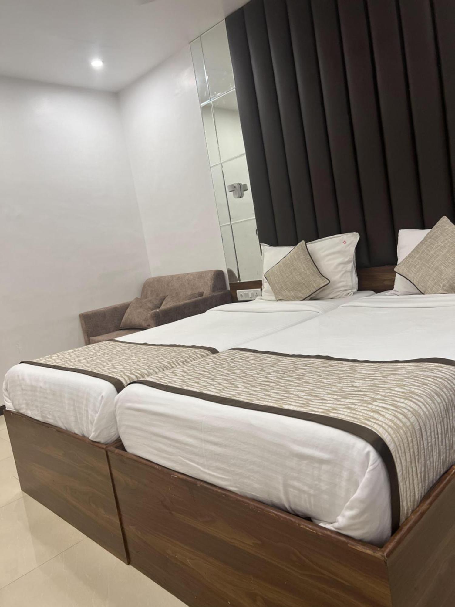 Hotel Supreme - Cuffe Parade Mumbai Exterior photo