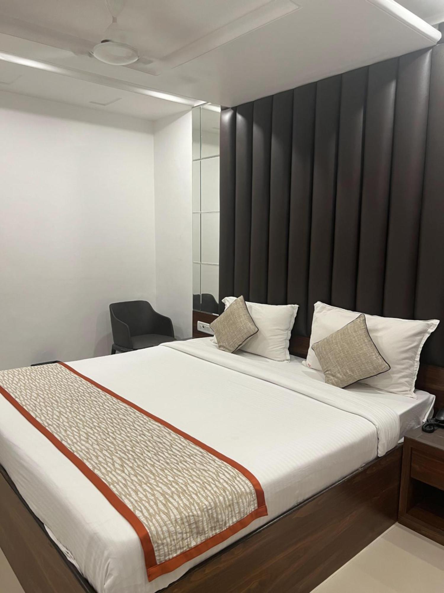 Hotel Supreme - Cuffe Parade Mumbai Exterior photo