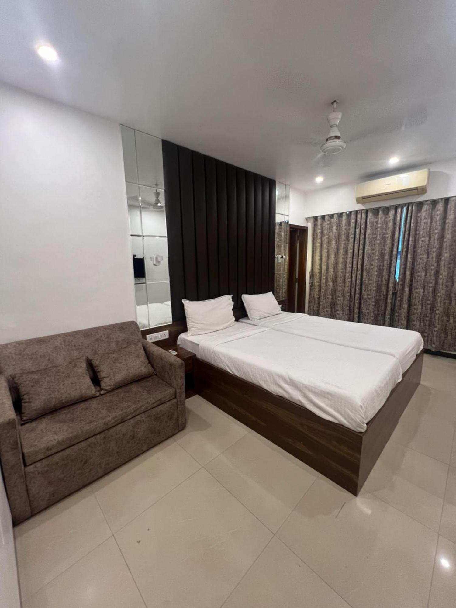 Hotel Supreme - Cuffe Parade Mumbai Exterior photo