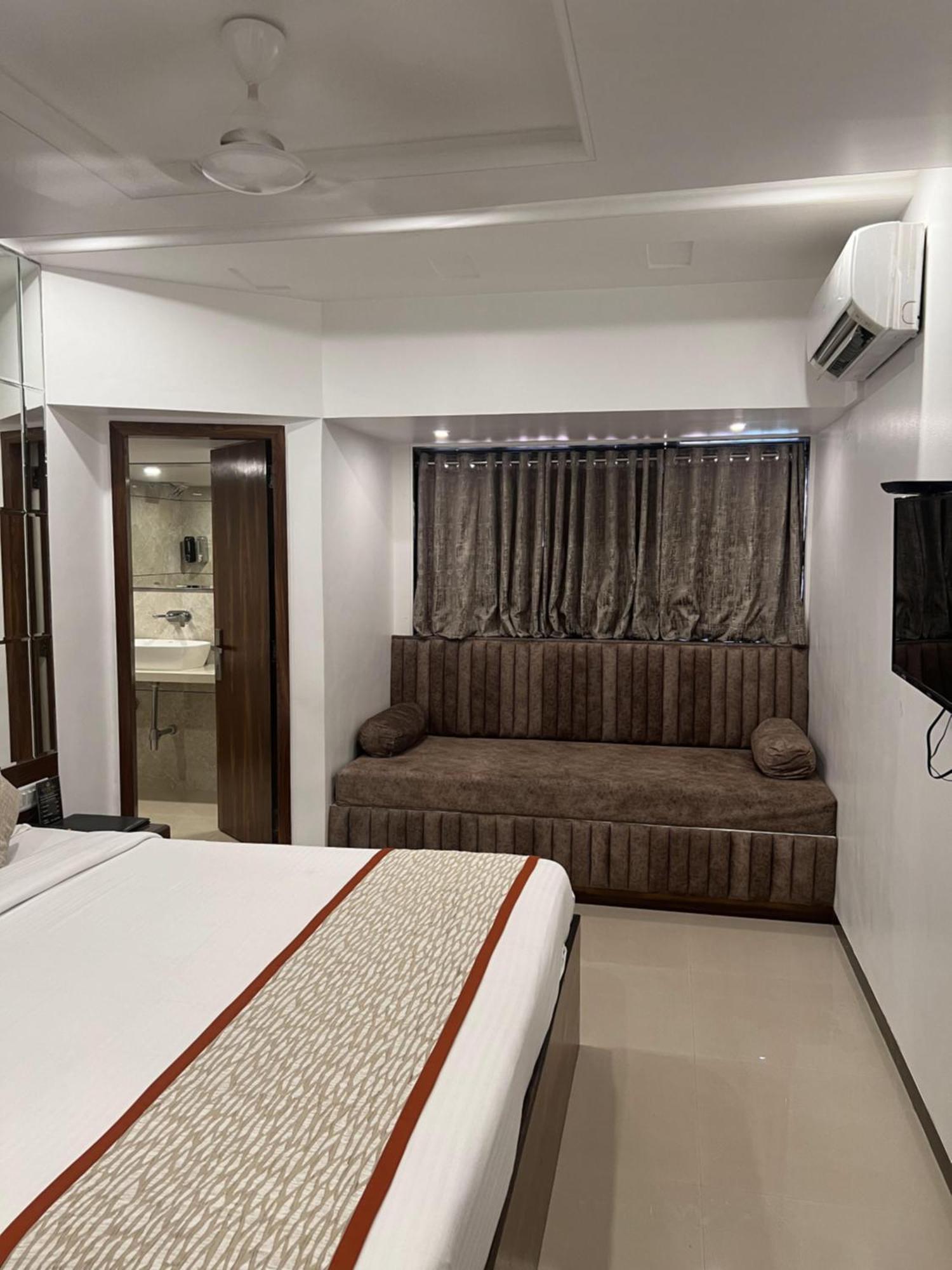 Hotel Supreme - Cuffe Parade Mumbai Exterior photo