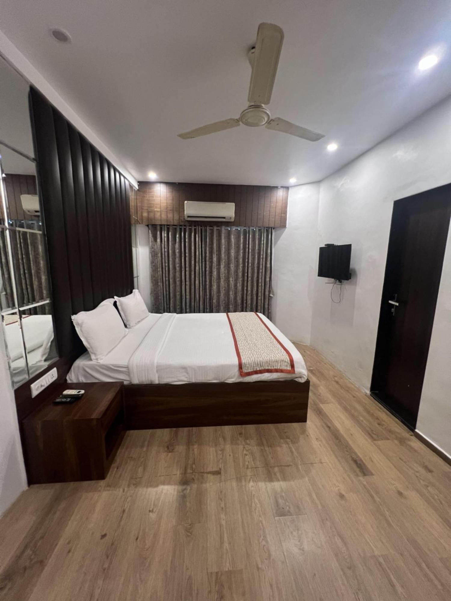 Hotel Supreme - Cuffe Parade Mumbai Exterior photo
