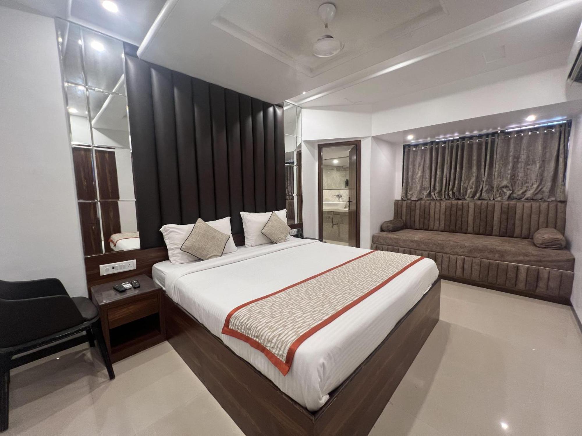 Hotel Supreme - Cuffe Parade Mumbai Exterior photo