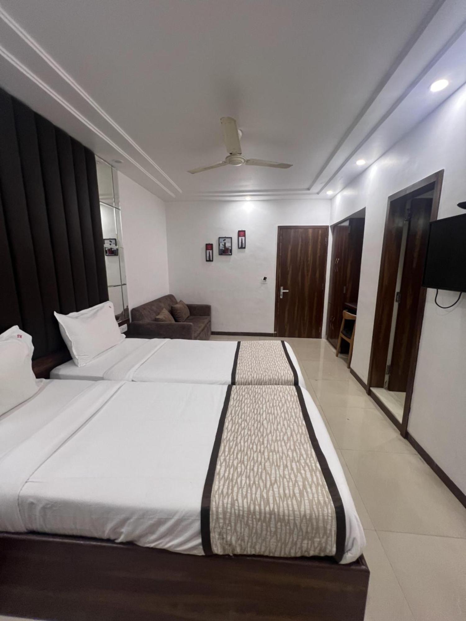 Hotel Supreme - Cuffe Parade Mumbai Exterior photo