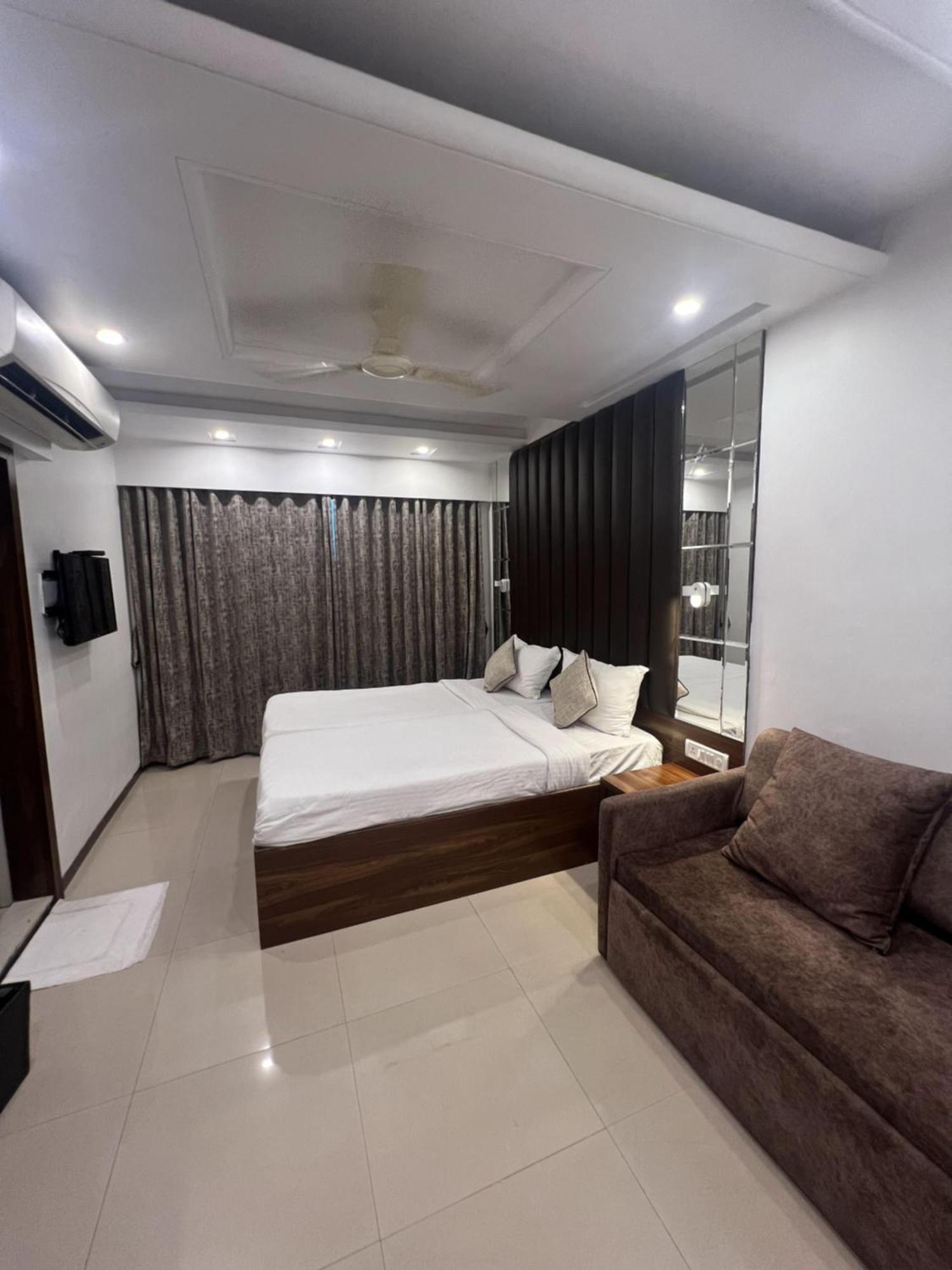 Hotel Supreme - Cuffe Parade Mumbai Exterior photo