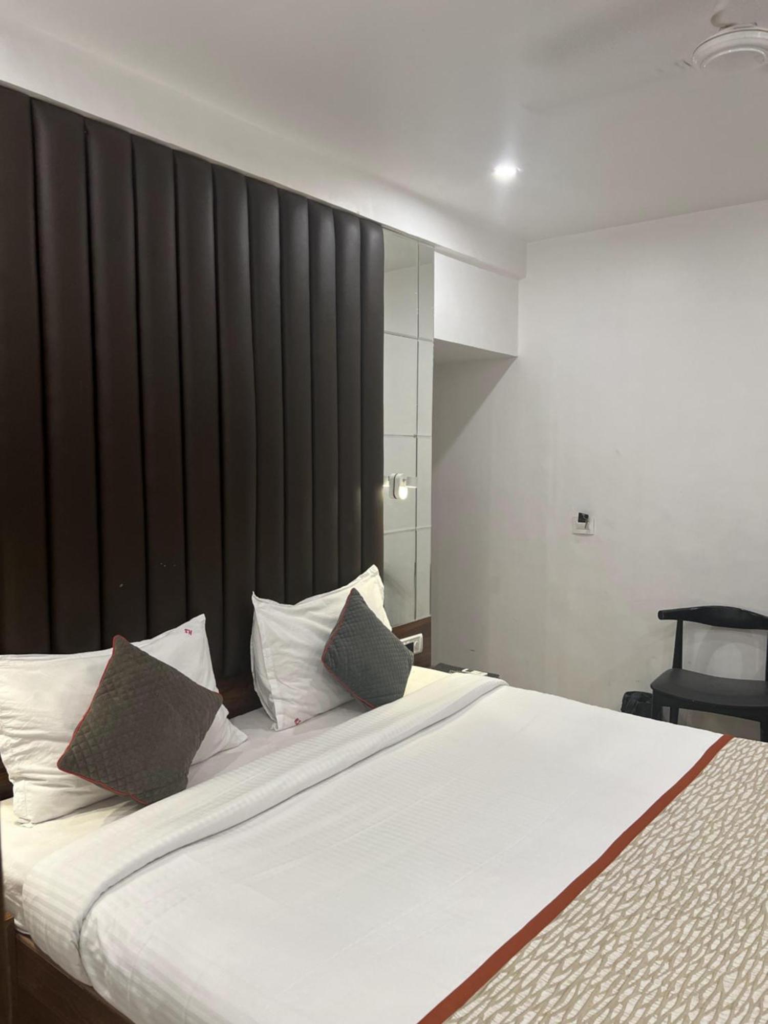 Hotel Supreme - Cuffe Parade Mumbai Exterior photo