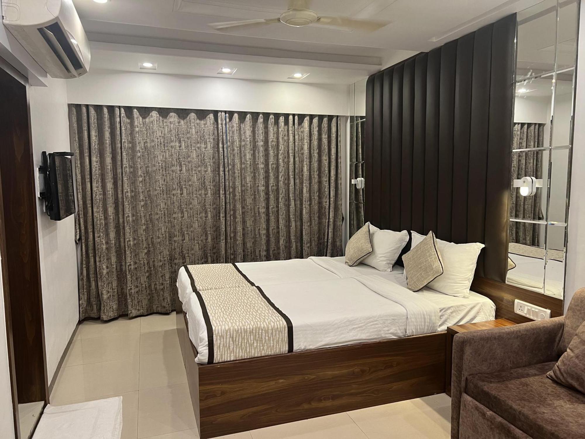 Hotel Supreme - Cuffe Parade Mumbai Exterior photo