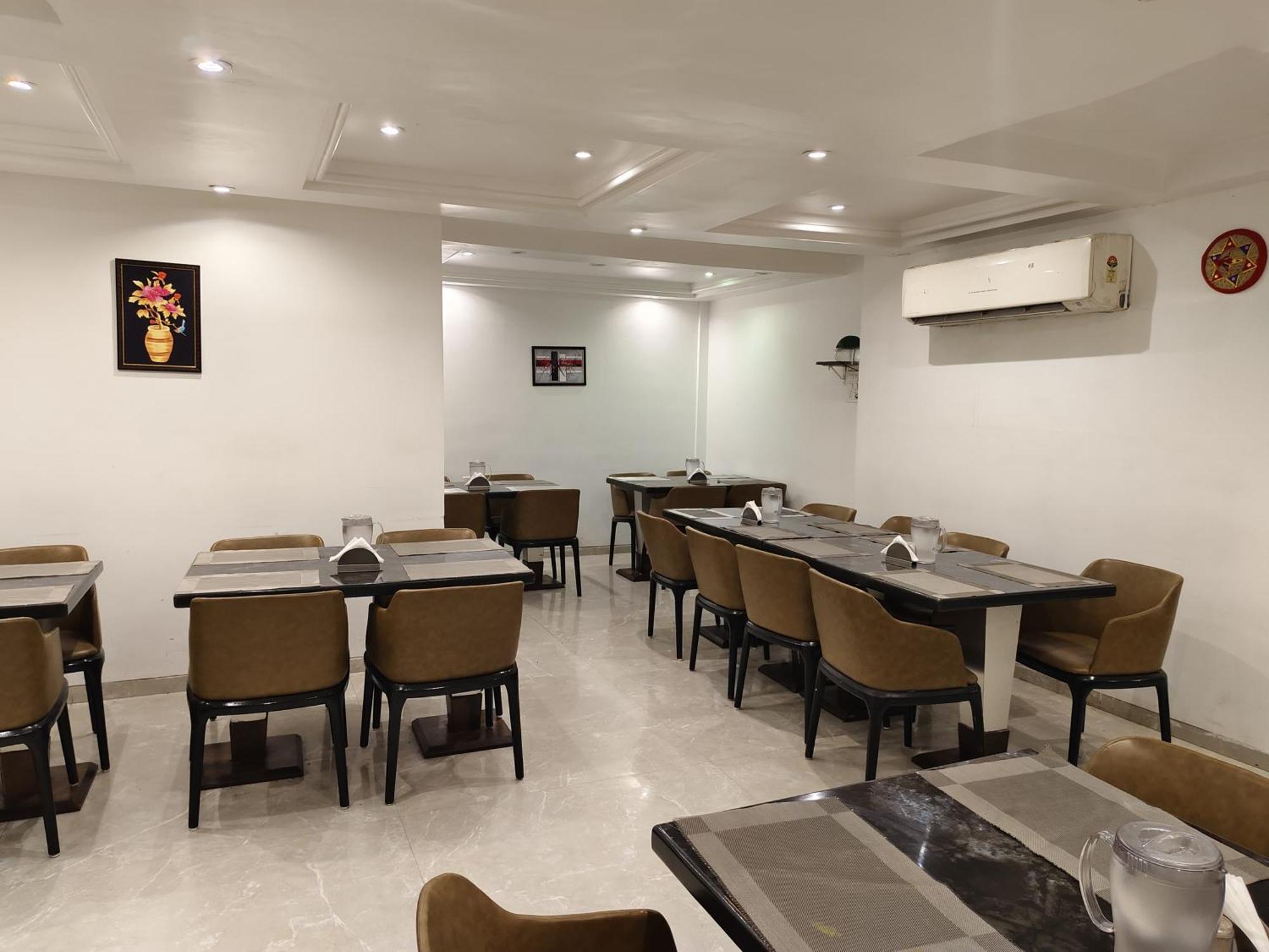 Hotel Supreme - Cuffe Parade Mumbai Exterior photo