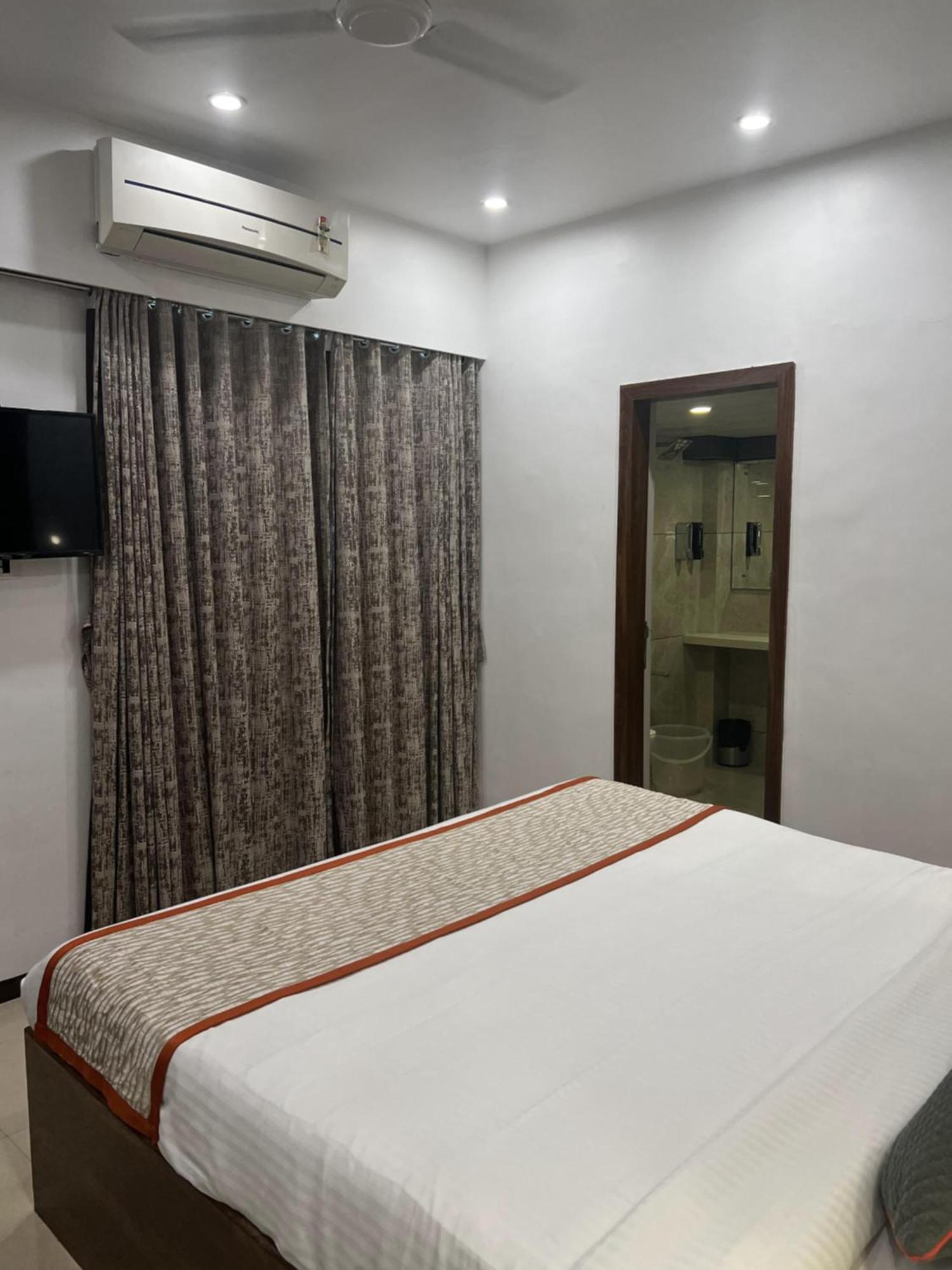 Hotel Supreme - Cuffe Parade Mumbai Exterior photo