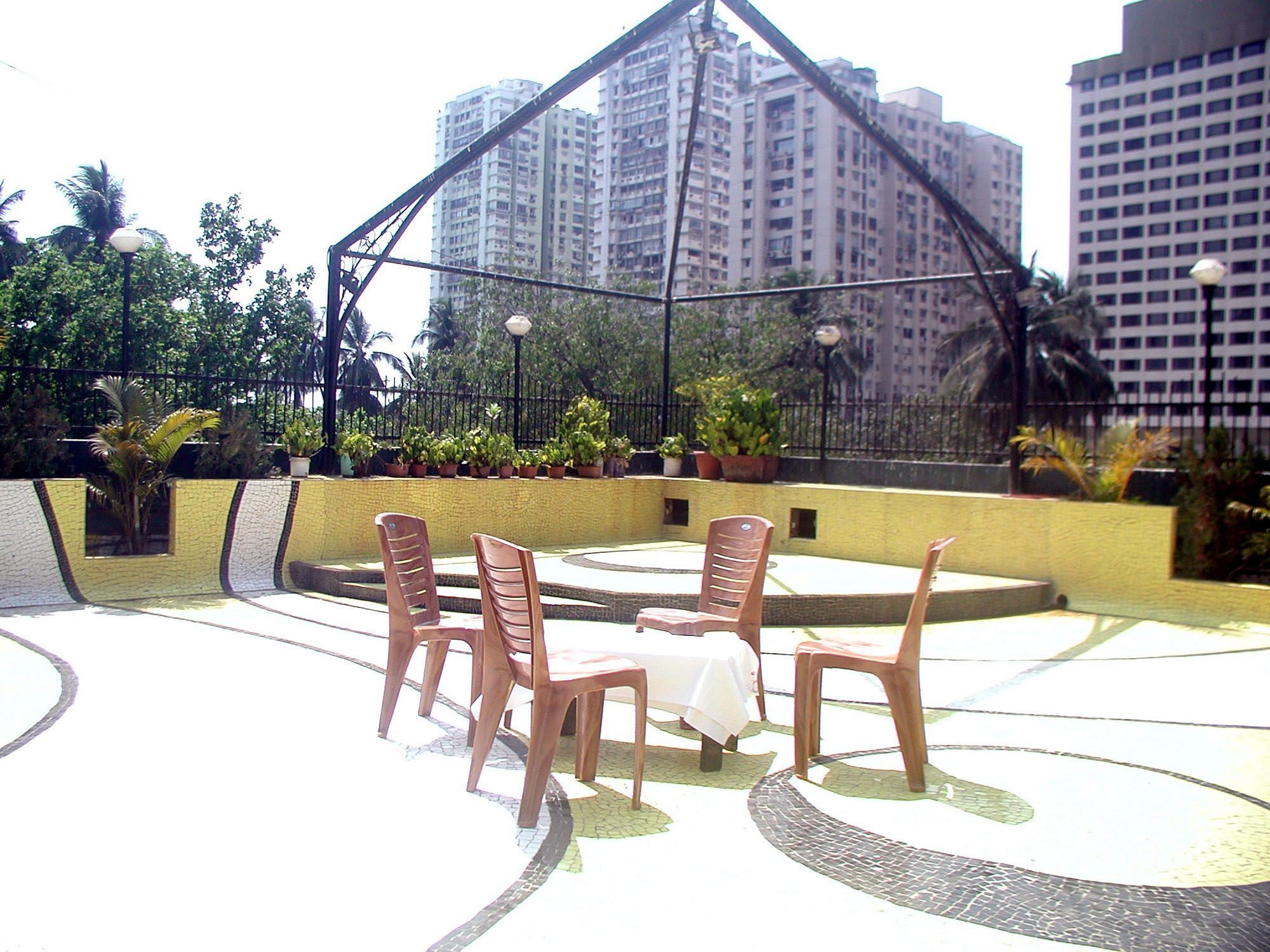 Hotel Supreme - Cuffe Parade Mumbai Exterior photo